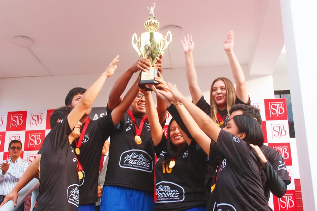 Premiación de ganadores Olimpiadas UPSJB 2024 en la Universidad Privada San Juan Bautista – Filial Ica