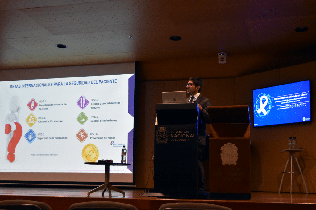 Profesor Juan Roberto Munayco Mendieta en la Universidad Nacional de Colombia.