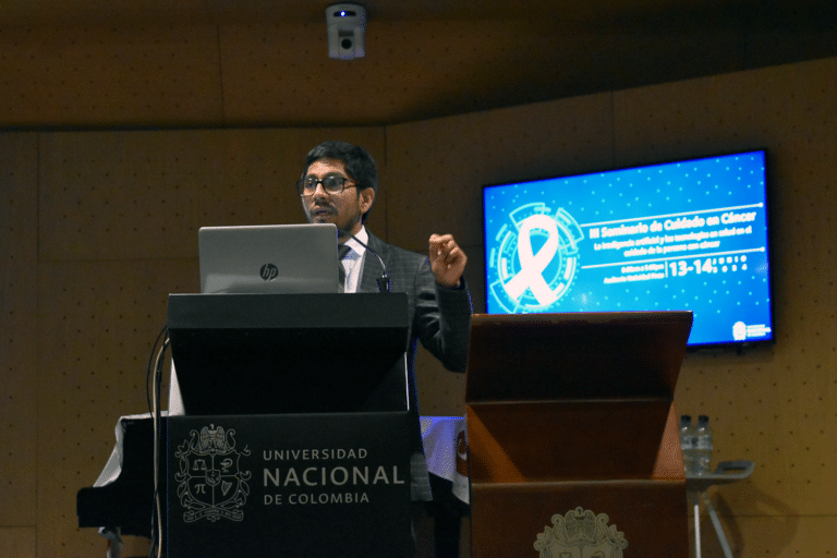 Profesor Juan Roberto Munayco Mendieta en la Universidad Nacional de Colombia.