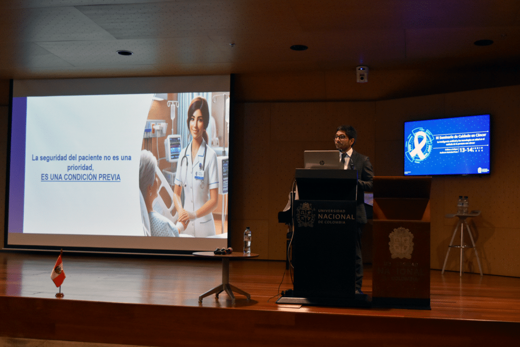 Profesor Juan Roberto Munayco Mendieta en la Universidad Nacional de Colombia.