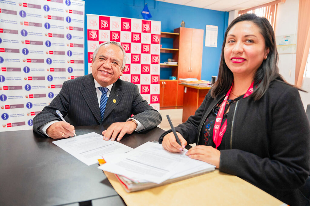 Universidad San Juan Bautista dona equipos médicos de última generación al Hospital Hipólito Unanue