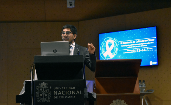 Profesor Juan Roberto Munayco Mendieta en la Universidad Nacional de Colombia.