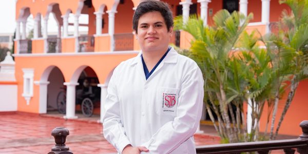 En una muestra de excelencia académica y profesional, el Dr. Carlos Gutiérrez Ríos, egresado de la Escuela Profesional de Medicina Humana de la Universidad Privada San Juan Bautista, ha obtenido el segundo lugar a nivel nacional en el ingreso a la Residencia de Medicina en la especialidad de Neurología.